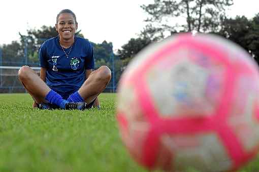 Convocada para a vaga aberta devido à lesão da Rainha, brasiliense comenta a expectativa de estrear na Seleção