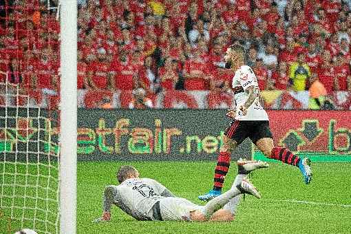 Gabriel Barbosa perdeu dois gols no primeiro tempo, mas não falhou quando o Inter vencia a partida por 1 x 0 no Beira-Rio e empatou