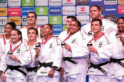 Terceira colocação foi muito comemorada pelo time: Japão na semifinal