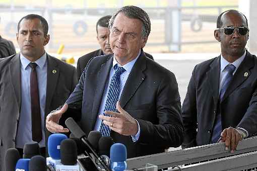 Bolsonaro durante entrevista na manhã de ontem: %u201CE não vou aceitar esmola de país nenhum do mundo a pretexto de preservar a Amazônia%u201D