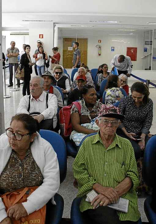 Medida evita que pessoas com mais idade ou impossibilitadas de se deslocar tenham benefício suspenso