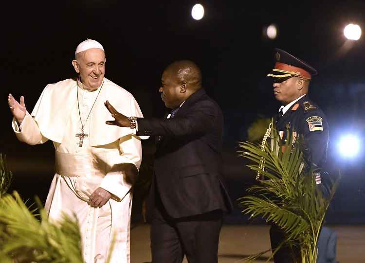 Papa chega a Moçambique, primeira etapa da visita à África