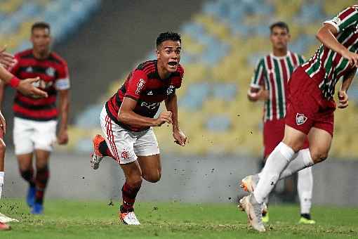 Reinier foi convocado pela Seleção sub-17, mas espera liberação da CBF