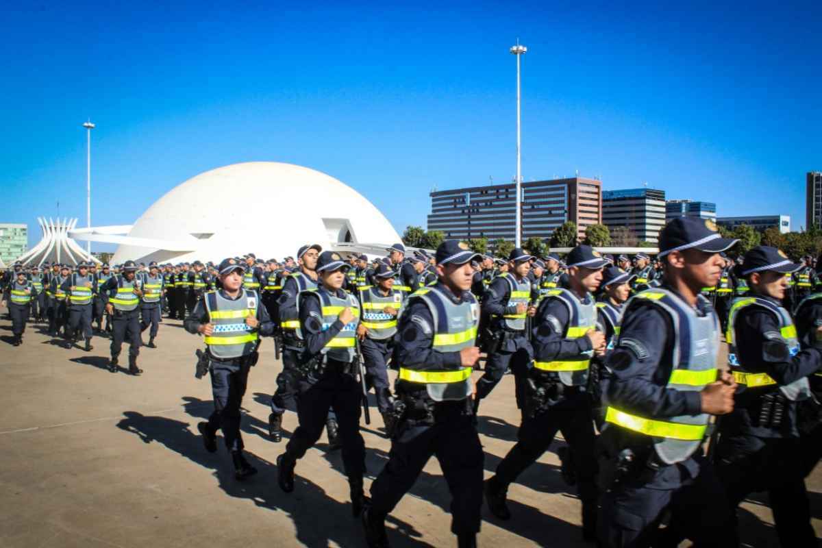 Foram empregados cerca de mil policiais militares