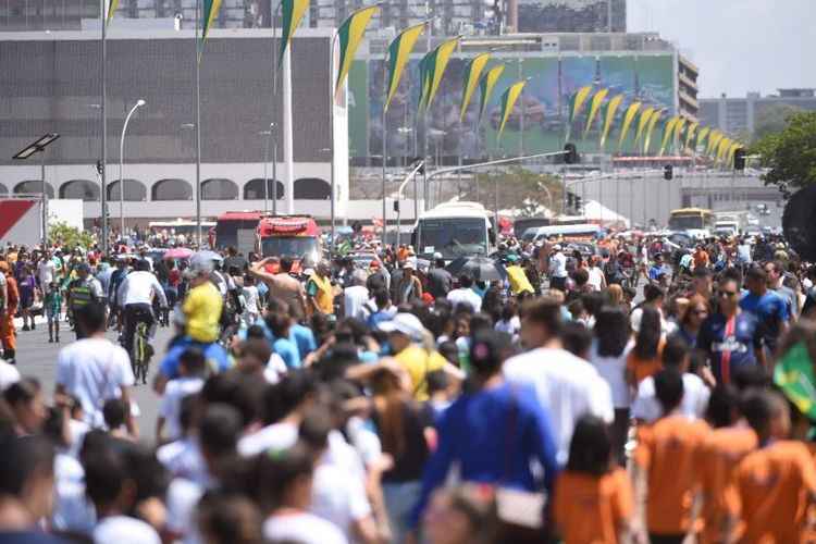 Público no desfile de 7 de Setembro, durante as comemorações da Independência do Brasil, na Esplanada dos Ministérios