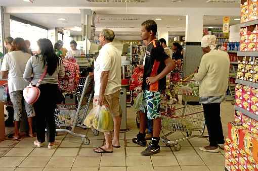 Projeto quer tempo máximo de 15 minutos para esperas em filas de supermercados