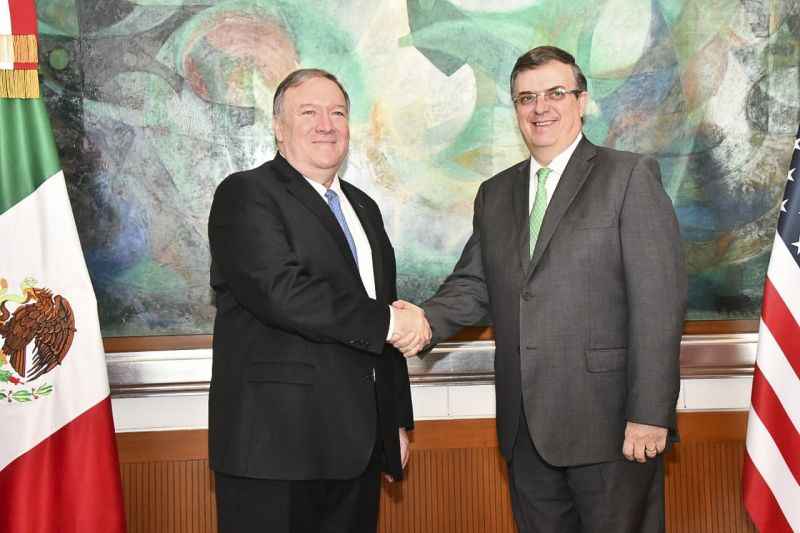 Vice-presidente dos EUA, Mike Pence, e o chanceler mexicano, Marcelo Ebrard.