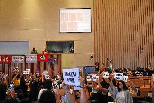 Audiência pública na Câmara Legislativa: pelos menos 18 distritais assinaram a CPI do Feminicídio