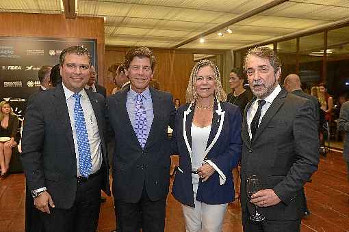 O Ministro Jorge Oliveira, embaixador de Portugal, Jorge Tito Álvares Cabral, a secretária de Turismo, Vanessa Mendonça e o vice-presidente-executivo do Correio Braziliense, Guilherme Machado