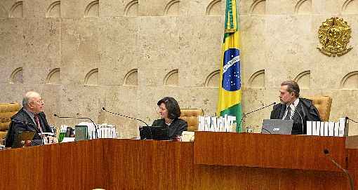 Celso de Mello, com Raquel Dodge e o presidente da Corte, Dias Toffoli, na sessão que marcou a despedida da procuradora do cargo na PGR