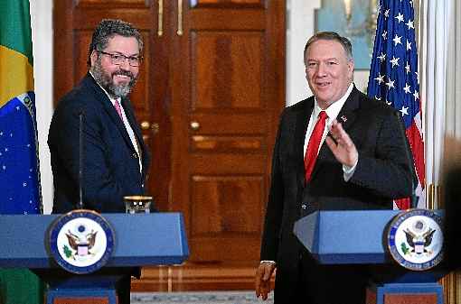 Ernesto Araújo e Mike Pompeo: fundo de US$ 100 milhões vai apoiar projetos privados na região