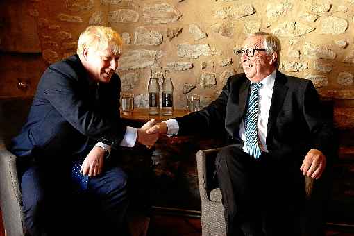 Boris Johnson e Jean-Claude Juncker (D): encontro em Luxemburgo