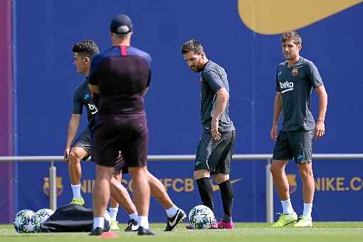 Em fase de recuperação de lesão na panturrilha, Lionel Messi pode estrear hoje na atual temporada