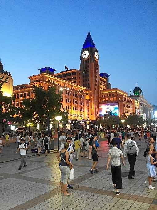 Wangfujing é a mais movimentada e a maior rua de comércio de Pequim