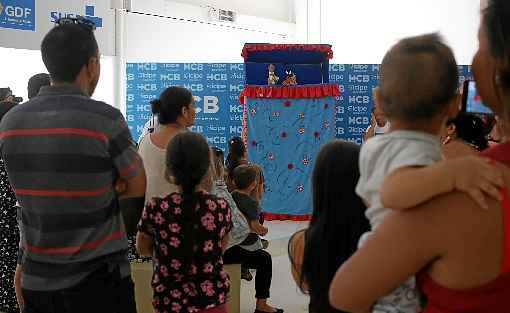 Apresentação reúne teatro de bonecos e música popular brasileira