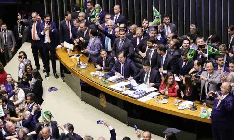 Deputados mantiveram regras polêmicas para as eleições