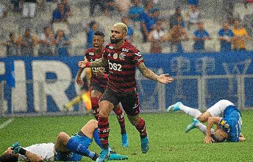 Gabigol inaugurou o placar aos seis minutos de jogo e ampliou a vantagem na artilharia: ele já balançou a rede 17 vezes na competição