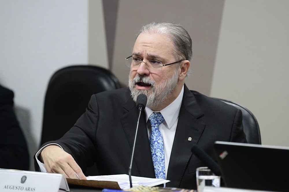 Para Augusto Aras, ''a súmula que disciplina nepotismo não se aplica a agentes políticos''