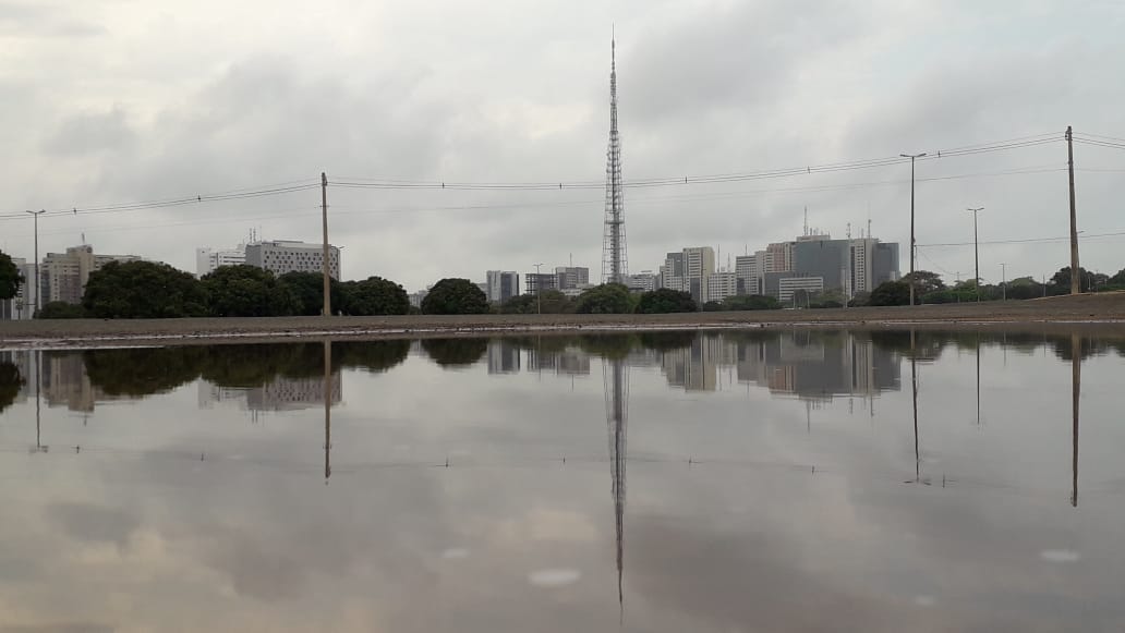 O dia deve ficar nublado com períodos curtos de sol