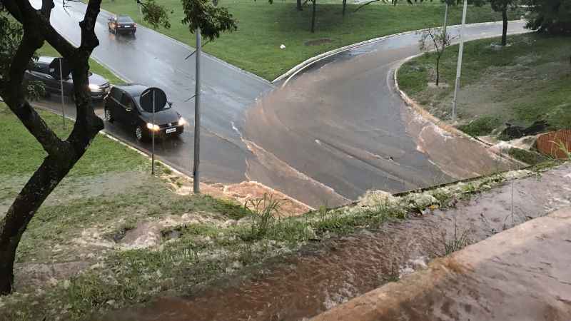 Detran recomenda aumentar os cuidados no trânsito durante período de chuvas