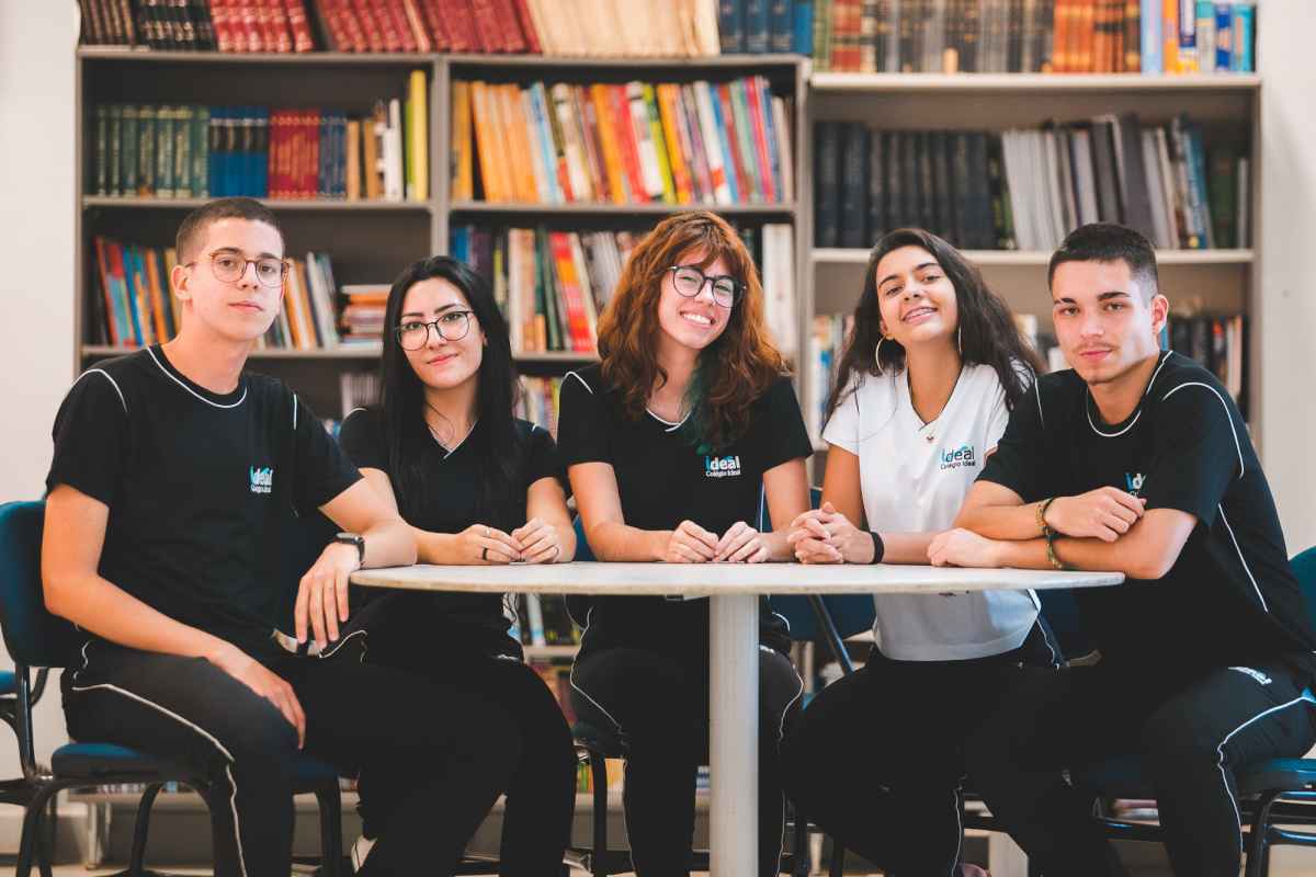 Que histÃ³rias vocÃª leva da Ã©poca de escola? Acreditando que cada aluno tem habilidades prÃ³prias a serem desenvolvidas, colÃ©gio possui programa com mais de 30 atividades extracurriculares