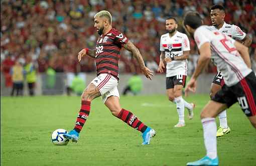 Apesar do esforço, Gabigol teve uma noite pouco inspirada devido ao baixo rendimento do time, sobretudo no primeiro tempo