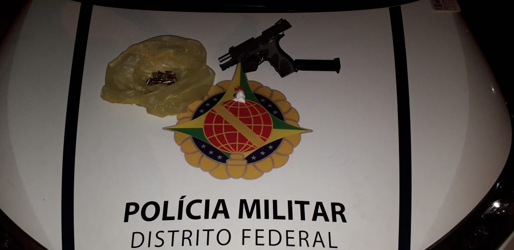 Arma calibre 380 em viatura da PMDF