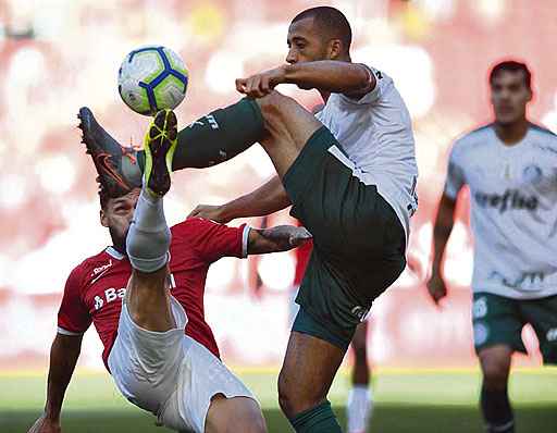 VAR foi decisivo para manter a distância de 3 pontos para o Flamengo. Inter foi um adversário mais duro do que talvez esperassem os palmeirenses