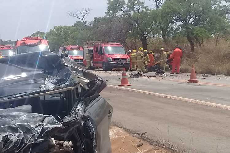 Sobe para 13 número de mortos em acidente na BR 251