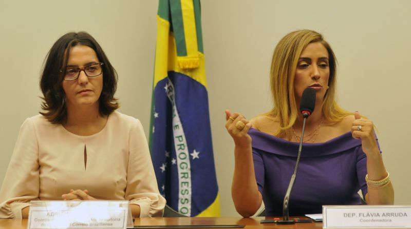 Audiência foi requerida pela deputada federal Flávia Arruda (dir.)