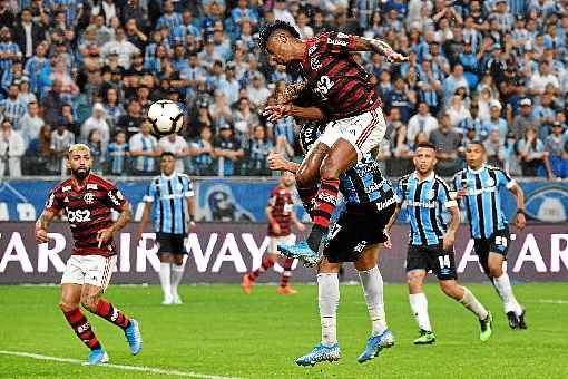 De cabeça, Bruno Henrique abriu o placar da partida: rubro-negro teve as melhores chances, mas o tricolor reagiu na segunda etapa