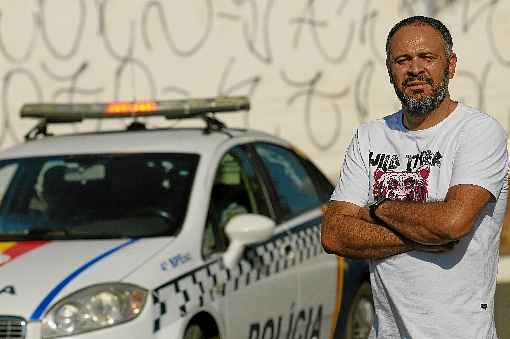 Diretor da escola, Eduardo Rodrigues afirma que a medida é necessária