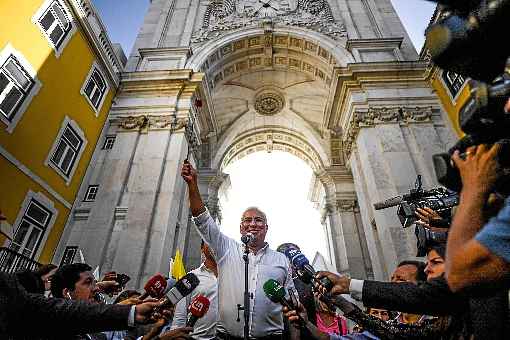 Prestigiados pela recuperação econômica, os socialistas buscam a maioria absoluta no Parlamento nas eleições legislativas de hoje. Caso as pesquisas se confirmem, o premiê António Costa dependerá de costura política para manter o governo