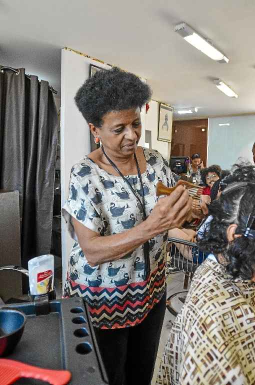 Graças, dona de salão de beleza