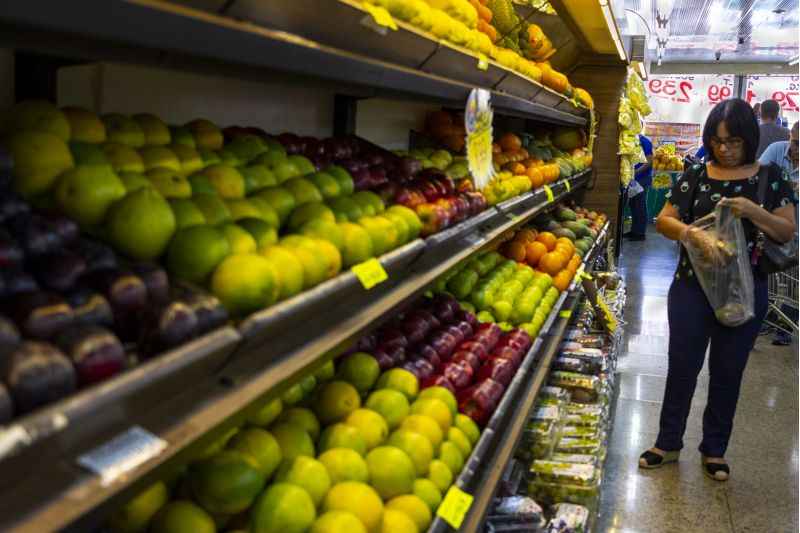 Laranjas em supermercado