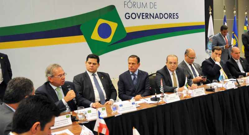 Encontro acontece a cada dois meses em Brasília e conta com a participação de representantes do governo federal