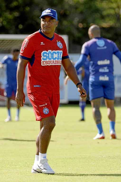 As principais divisões do futebol nacional estampam uma dura realidade: apenas dois dos 40 treinadores das Séries A e B são negros. Roger Machado e Marcão resistem à frente de Bahia e Fluminense