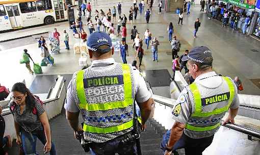 Apenas quatro policiais trabalham na Rodoviária durante a semana, segundo o comandante do posto policial