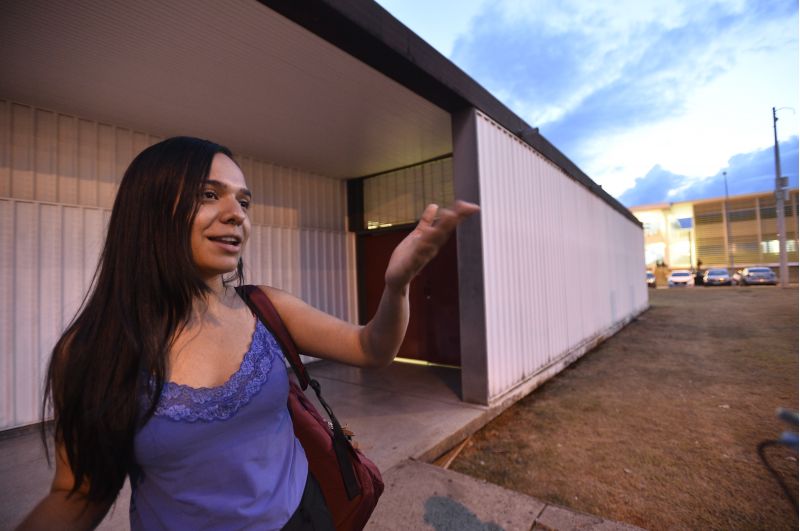 Tayná Teixeira, 20, não tem aulas nos pavilhões, mas afirma que costuma passar pelos locais durante seu deslocamento por questões de segurança