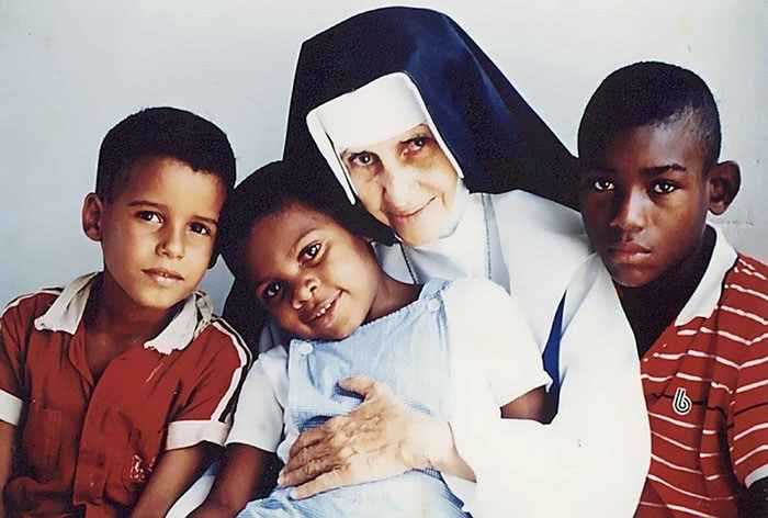 Neste domingo (13/10), o papa Francisco canoniza Irmã Dulce. Conhecida como o 'anjo bom da Bahia', entre as obras da religiosa está o Hospital Santo Antônio