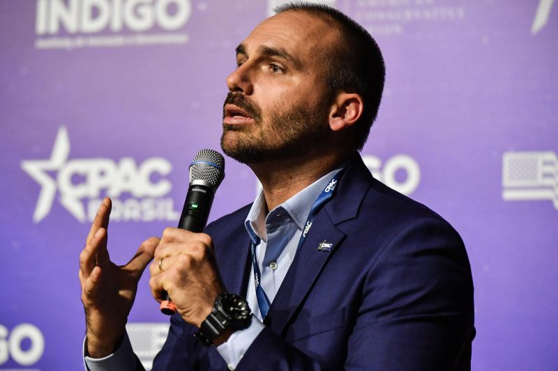 O deputado fez a afirmação em entrevista coletiva antes da abertura da CPAC (Conservative Political Action Conference) Brasil, a versão brasileira do maior evento conservador dos EUA