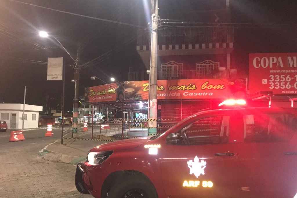 Bombeiros prestaram socorro a mulher que caiu com varanda em Taguatinga