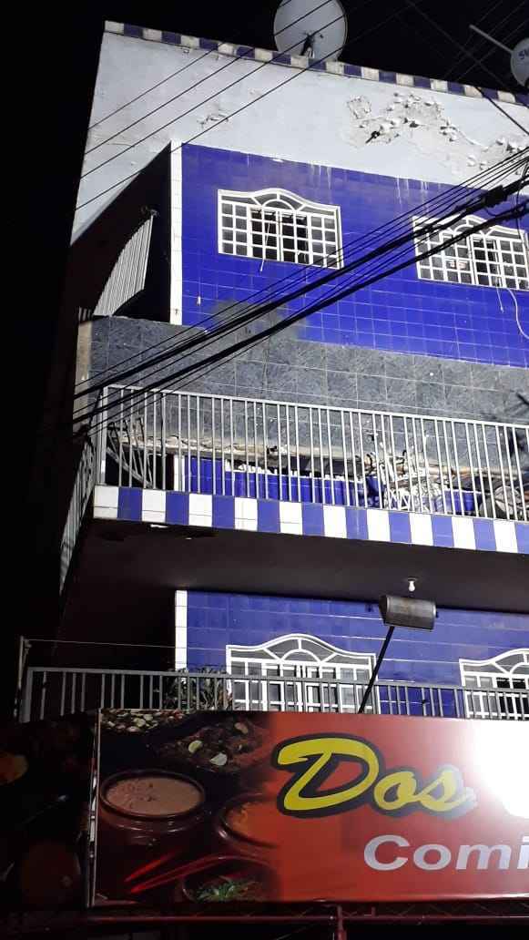 Varanda do terceiro andar caiu sobre o segundo pavimento