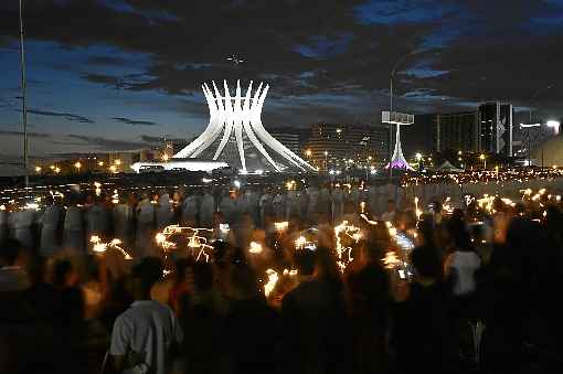 De acordo com a Arquidiocese, mais de 50 mil pessoas participaram da celebração