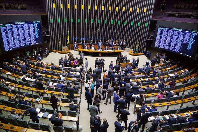 Sessão na Câmara: levantamento mostra que, entre as legendas com mais de 30 deputados, PL e DEM têm o alinhamento partidário da bancada