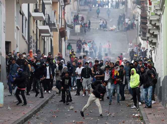 Medida, alvo de protestos desde 2 de outubro, causou uma alta descontrolada no preços dos combustíveis