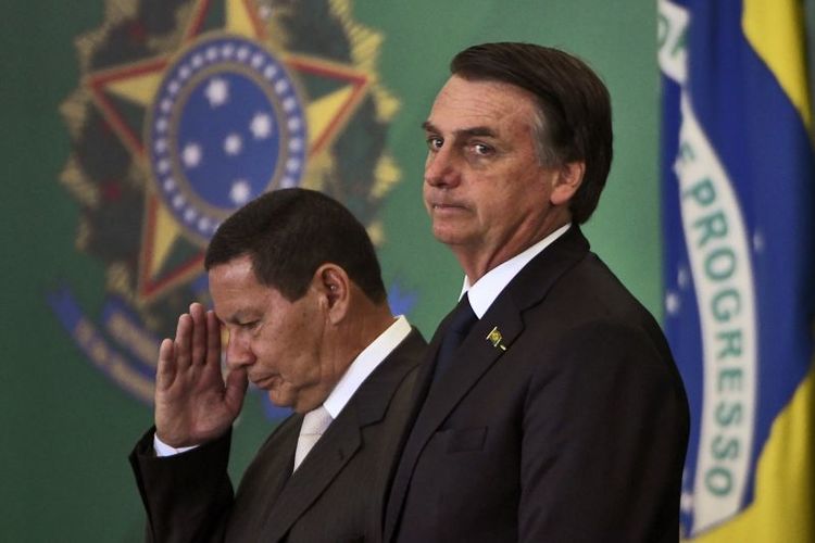 Hamilton Mourão e Jair Bolsonaro lada a lado e de perfil