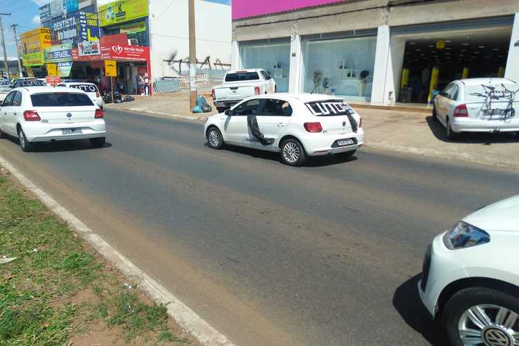 Cerca de mil pessoas foram às ruas para participar de uma carreata em protesto e solidariedade aos familiares de condutor assassinado. O ato começou às 10h e terminou por volta das 18h