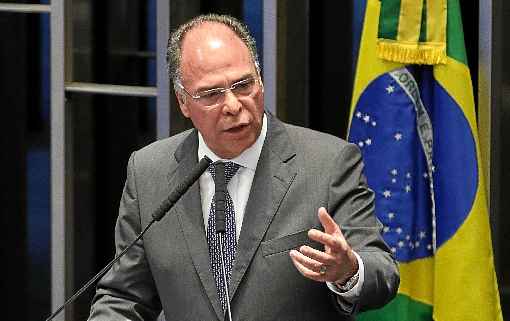 Senador Fernando Bezerra esteve no Palácio do Planalto para acertar votação do projeto do pré-sal