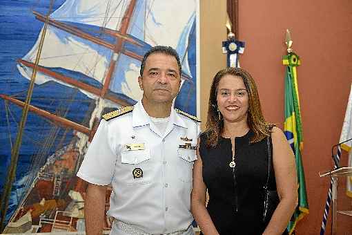 Comandante do 7º Distrito Naval, Almirante 
Wladimilson Borges e sua Natalia